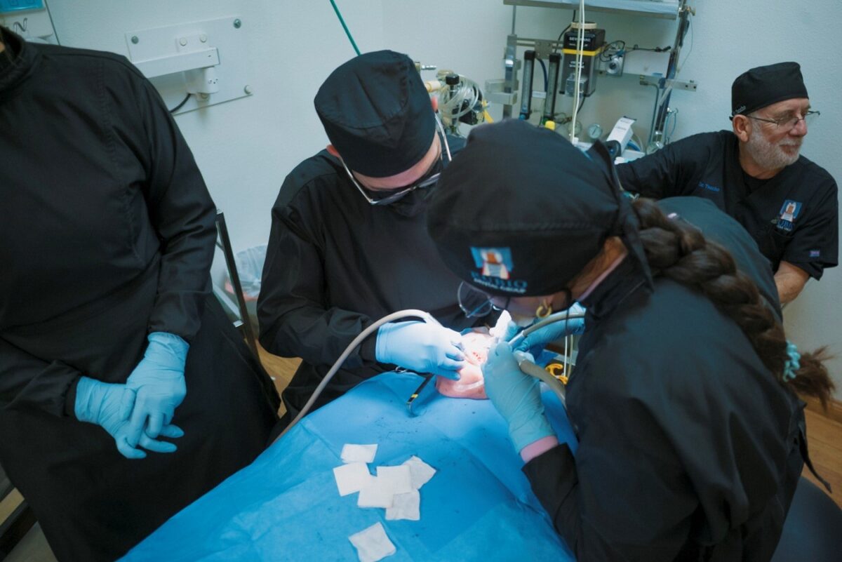 An Algodones Mexico dentist Professional and Reliable